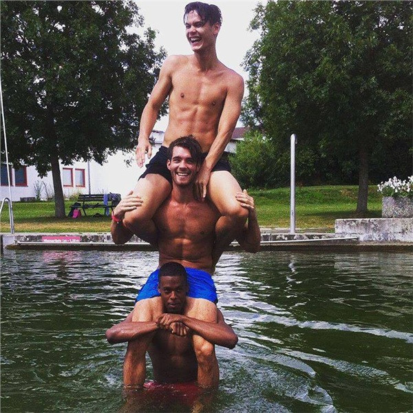 Trải qua 10 vòng đấu thành công và trở thành sự lựa chọn không thể thay thế nơi hàng phòng ngự của CLB Hải Phòng, trung vệ Việt kiều Adriano Schmidt đang đứng trước cơ hội rất lớn được triệu tập lên ĐT Việt Nam dự giải giao hữu King's Cup 2019 tại Thái Lan.