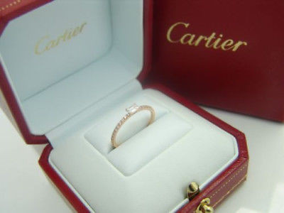 Mới đây, câu chuyện tặng nhẫn 80 triệu cho người yêu của một chàng trai đã được dân mạng chia sẻ rộng rãi. Mọi việc bắt nguồn từ phản ứng của cô gái ngay sau khi nhận quà của chàng trai.