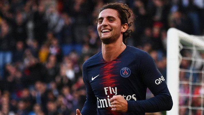 Mặc dù truyền thông TBN cho rằng Barcelona đã đạt thỏa thuận với Adrien Rabiot vào mùa Hè nhưng tiền vệ người Pháp vẫn chưa lên tiếng xác nhận. Theo Mirror, ngôi sao của PSG đang chờ đợi tín hiệu từ Liverpool và từ chối tiếp cận của Tottenham.