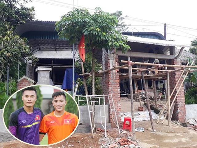 Trước đó, anh em Bùi Tiến Dũng - Bùi Tiến Dụng đã xây nhà tại Thanh Hóa để tặng bố mẹ.