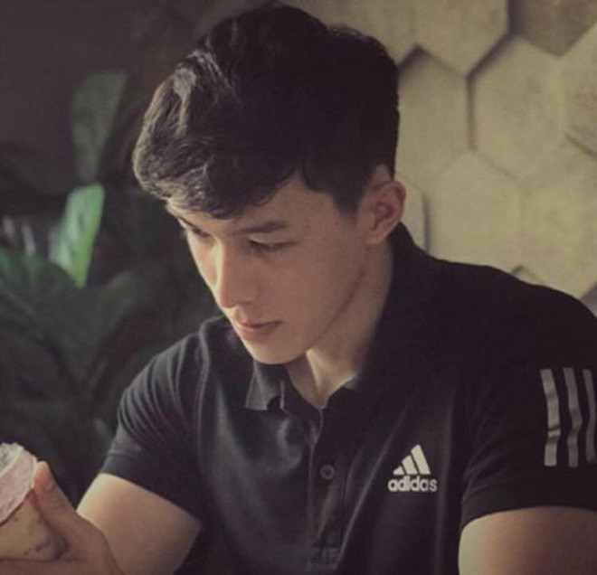 Theo tìm hiểu, Đức Hoài lai tới 3 dòng máu. Ông nội Hoài là người gốc Hoa, bà nội lai Việt – Pháp. Có lẽ bởi vậy mà gương mặt của anh chàng càng thêm phần thu hút.