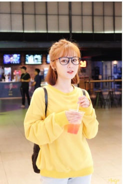 Theo nhiều người nhận xét, Ribi Sachi hớp hồn người ngắm nhờ vẻ bề ngoài trong sáng, nền nã và nụ cười vô cùng đáng yêu.