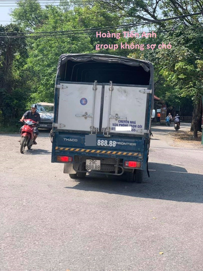 Chỉ là xe tải thôi mà! có cần biển khủng với 5 số 8 như vậy không.