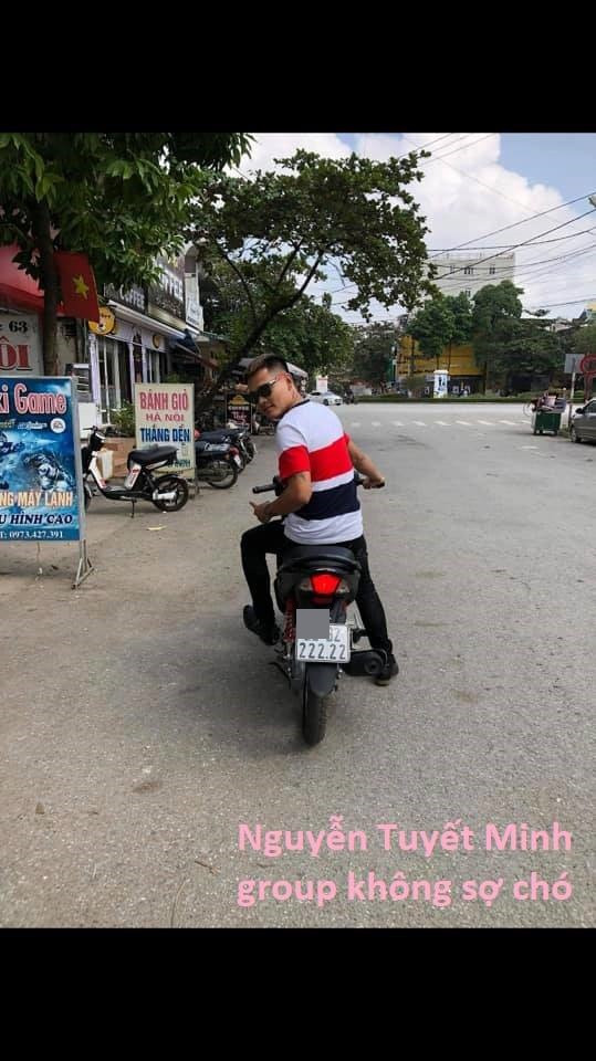 Tổng cộng trên chiếc biển xe này có tới 7 con số 2.