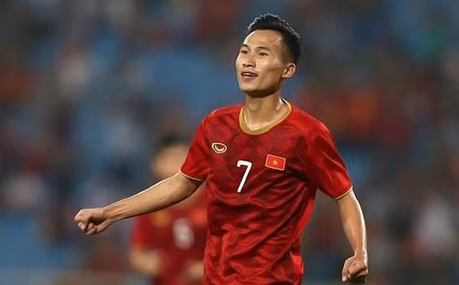 Nếu như Thái Quý đá cơ bắp thì bộ não của hàng tiền vệ U23 Việt Nam lại có sự thông minh của Việt Hưng. Chính pha ghi bàn của anh ở những giây cuối cùng vào lưới Indonesia đã là minh chứng cho sự nhanh nhạy trong khâu chọn vị trí.