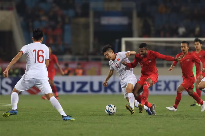 Ở tuyển U23 Việt Nam, Thái Quý mang áo số 10 số áo của các tiền vệ tấn công hay tiền đạo lùi nhưng công việc mà chàng cầu thủ gốc Quảng Trị này làm đó lại là tiền vệ phòng ngự.
