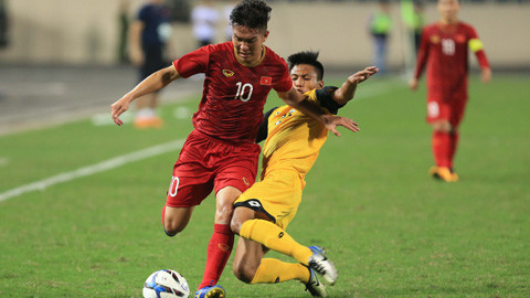 Nếu để ý trong 2 trận đấu gần nhất của đội tuyển U23 Việt Nam gặp Brunei và Indonesia, Thái Quý đều sơ-vin rất chỉnh chu từ đầu trận tới cuối trận. Chi tiết này không thể lọt khỏi con mắt "soi mói" của các fan và ngay lập tức tiền vệ này được "phong thánh".