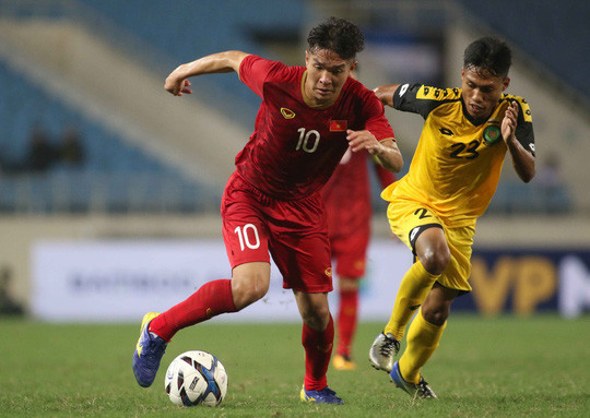 Thi đấu ở vị trí khá thấp ở khu vực giữa sân, Thái Quý là đối tác chiến lược với Việt Hưng. Mỗi khi tiền vệ của HAGL dâng cao phát triển bóng thì Quý lại lùi về phía sau để chống phản công.