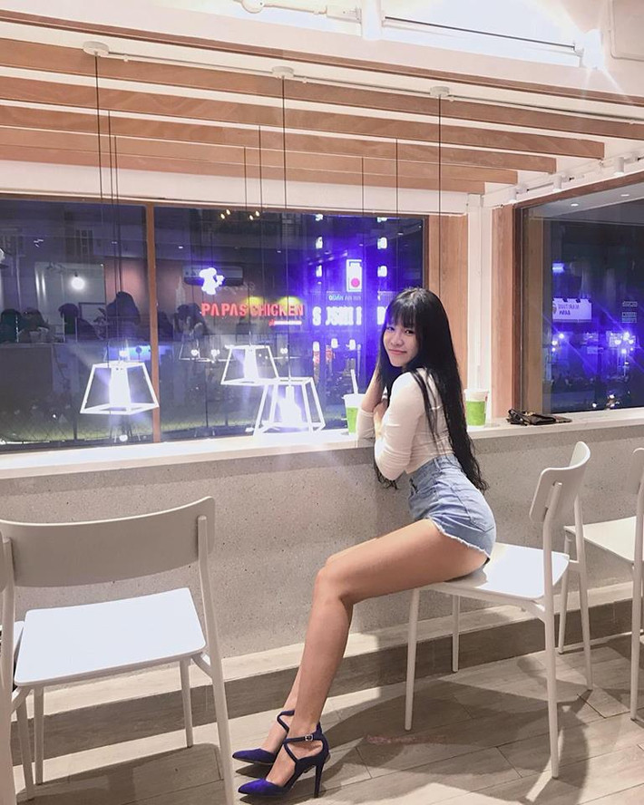 Sau khi bị gắn mác "bản sao nữ hoàng nội y", mới đây Yến Xuân còn bị CĐM đặt dấu hỏi về việc có đi nâng cấp vòng 3 của mình hay không?