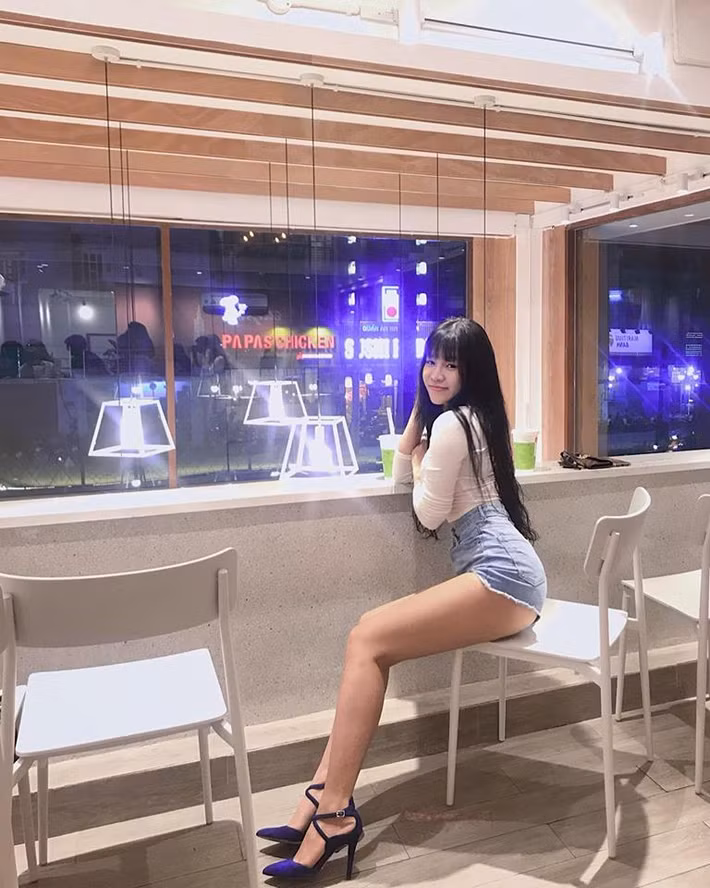 Sau khi bị gắn mác "bản sao nữ hoàng nội y", mới đây Yến Xuân còn bị CĐM đặt dấu hỏi về việc có đi nâng cấp vòng 3 của mình hay không?