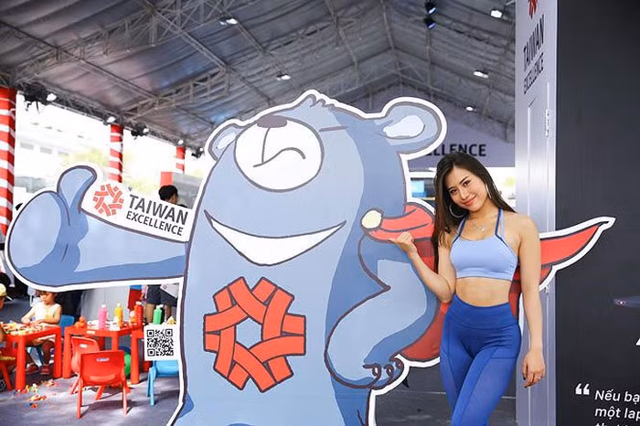 Lượng theo dõi khủng trên trang cá nhân của Thu Trang đến từ ngoại hình nóng bỏng và những vlog chia sẻ kinh nghiệm tập luyện thể dục thể thao.