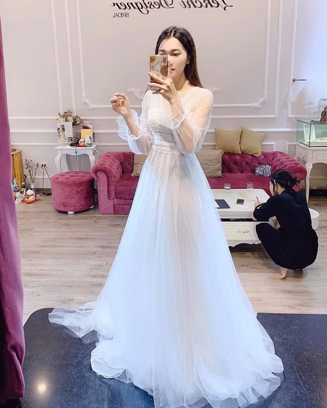 Mới đây, Ngọc Nữ được tag vô một bức ảnh "giải oan". Theo đó, cô bạn đang có mặt ở Singapore để đi thăm nuôi bạn trai tin đồn nghỉ dưỡng vì chấn thương.