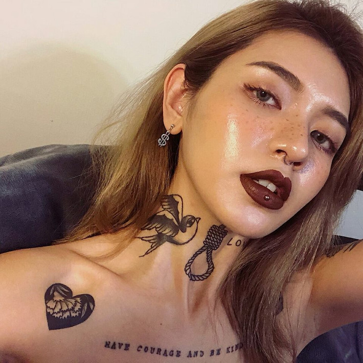 Chia sẻ về cuộc sống của mình, Andy Blossom cho biết cô thích các hoạt động như nhảy nhót, du lịch hay một số bộ môn thể thao như bóng rổ hay chạy bộ.