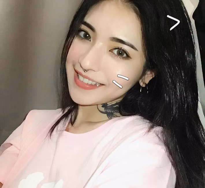 Sở hữu gương mặt ưa nhìn, thân hình nuột nà với từng đường cong nóng bỏng, Andy Blossom gây mê cho những người ngắm nhìn mình.