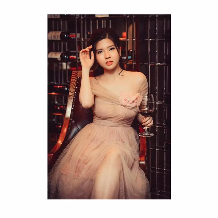 Thanh Thảo sở hữu 3 vòng gợi cảm nên trông rất cuốn hút trong những chiếc váy cúp ngực.