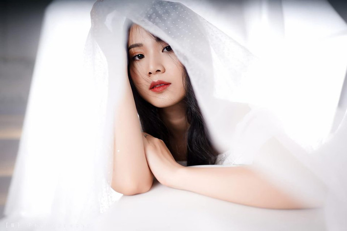 Anh Hùng cũng cho biết mình thấy vui khi bộ ảnh của mình được mọi người quan tâm và ủng hội. Hơn nữa giữa lúc mọi người đang xôn xao về những bộ ảnh khoe "da thịt" ở đầm sen thì sự yêu thích của mọi người khiến anh cảm thấy mọi người thực sự vẫn luôn ủng hộ vẻ đẹp và giá trị truyền thống.