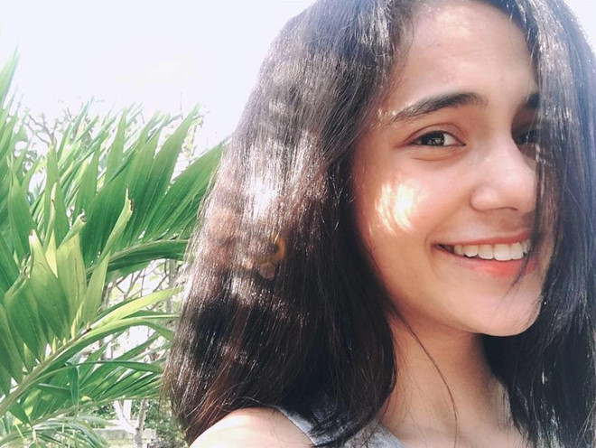 Emma Maria Fernandez Lê (sinh năm 2000) khiến mọi người trầm trồ bởi khả năng giao tiếp bằng 4 ngôn ngữ: Việt, Tây Ban Nha, Anh, Pháp. Cha Emma là người Tây Ban Nha, mẹ của 10X là diễn viên Lê Hóa - người từng gây ấn tượng với vai bà bán vịt trong phim Hot boy nổi loạn.