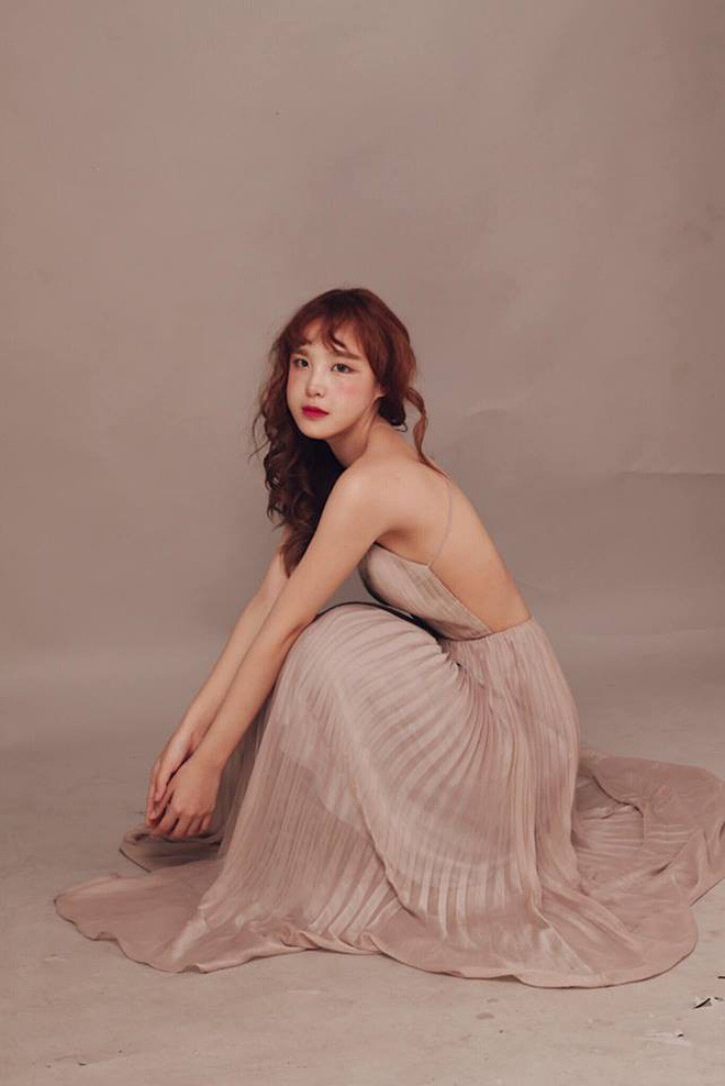 Dưới phần bình luận, nhiều người trầm trồ, khen ngợi tình yêu thương động vật của cô gái. Số khác cho rằng chú chó thật may mắn khi đi lạc mà còn gặp được người tốt như thế. Tuy nhiên, cũng nhiều ý kiến khác nghĩ cô gái "làm màu" để thu hút sự chú ý.