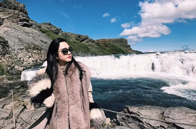  Con gái đại gia Denis Đỗ ừng là sinh viên ngành Tiếp thị tại Đại học Lehigh tại Pennsylvania, Mỹ. Đây là ngôi trường nằm trong top cao về đào tạo tiếp thị ở Mỹ. Sau khi tốt nghiệp, Anh Sa về nước, tham gia kinh doanh trong tập đoàn của cha.