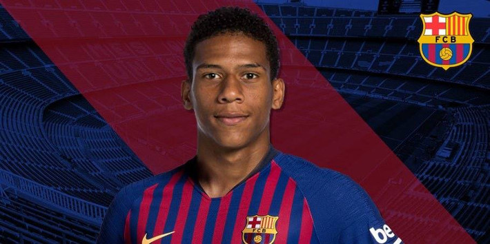 Barca đã đạt được thỏa thuận chiêu mộ Jean-Clair Todibo từ Toulouse. Tuy nhiên cầu thủ 19 tuổi này sẽ chỉ chuyển đền Camp Nou khi mùa giải năm nay kết thúc.