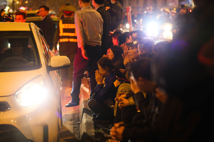 Công an địa phương phải tạo thành dải phân cách sống để đảm bảo an toàn cho người làm lễ và phân luồng giao thông.