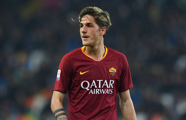 Theo tờ FootballLondon, Chelsea được cho là đang dành sự quan tâm đặc biệt cho tài năng 19 tuổi Nicolo Zaniolo của AS Roma.