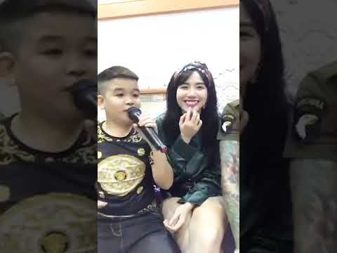 Bị cư dân mạng phản ứng gay gắt Linh Miu không những không dừng lại còn lên tiếng đáp trả và bị đồng loạt mọi người chỉ trích bằng những lời lẽ khó nghe, cay độc.