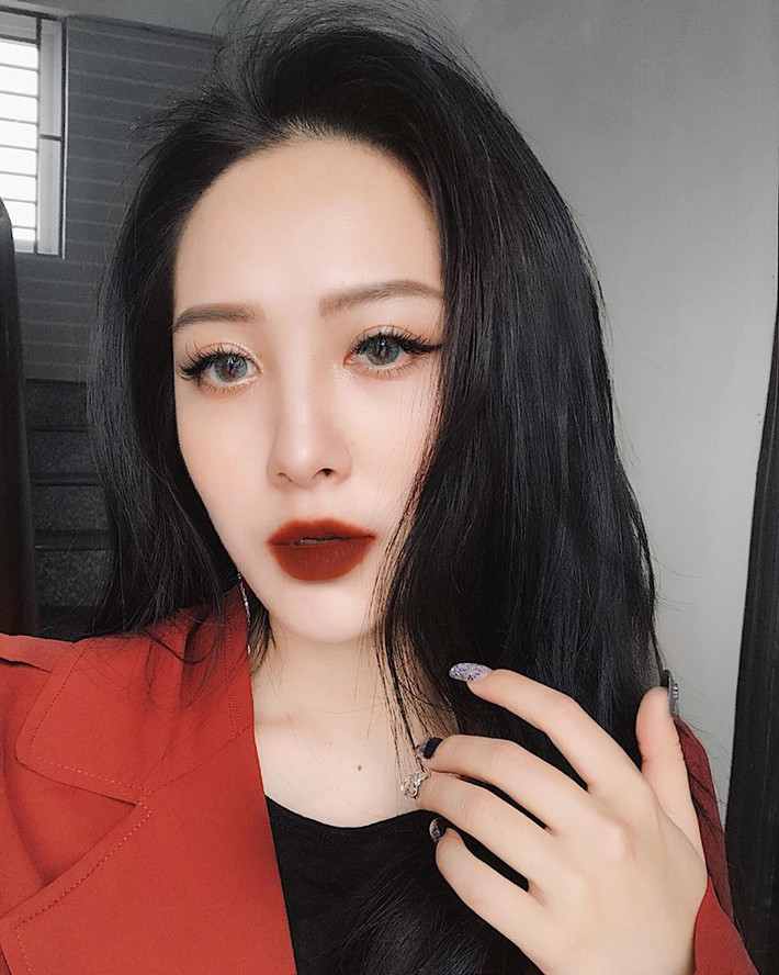 Dù không theo nghiệp nghệ thuật nhưng Hàng My đã vài lần thử sức ở các clip cover và nhận được rất nhiều lời khen.