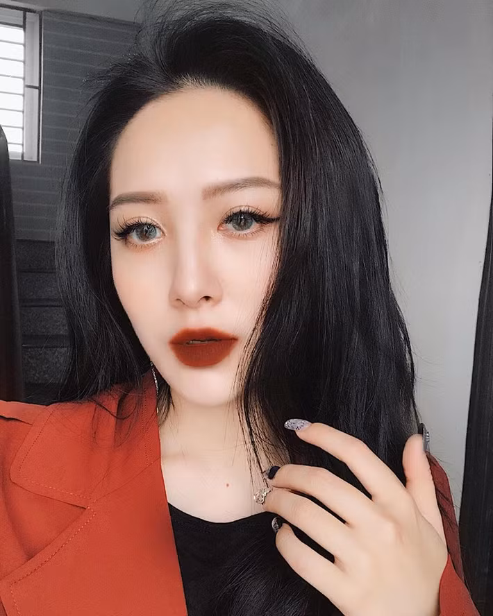 Dù không theo nghiệp nghệ thuật nhưng Hàng My đã vài lần thử sức ở các clip cover và nhận được rất nhiều lời khen.