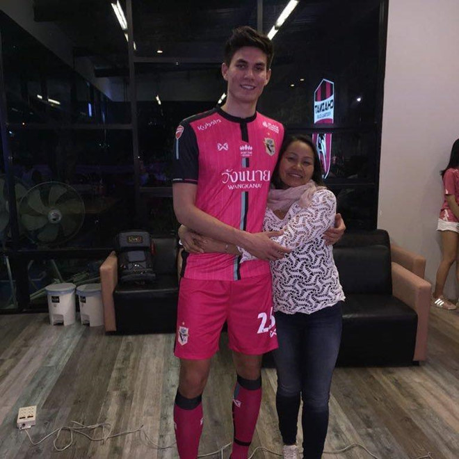 Năm ngoái, Marco có tên trong đội hình Olympic Thái Lan tham dự ASIAD nhưng không được thi đấu phút nào. Tới giải AFF Cup cùng năm, anh cũng được gọi vào đội tuyển Thái Lan nhưng không thể bám trụ lại trong danh sách cuối cùng dự giải.