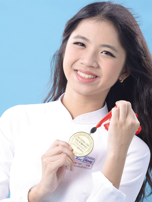 Thời điểm đó, hot girl của THPT Chuyên Lê Hồng Phong khẳng định chỉ cần đỗ tốt nghiệp là đủ dù cho bảng điểm kém.