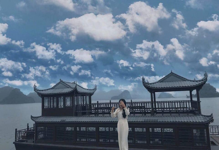 Lý giải cho nguyên nhân ảnh trên mạng và ảnh thực tế của chùa khác nhau khá nhiều, cộng đồng mạng cho rằng hiện chùa còn đang trong thời gian hoàn thiện. Hơn nữa khi đăng tải lên mạng, những bức hình check-in đã qua chỉnh sửa, ghép hiệu ứng ở các phần mềm để phục vụ cho nhu cầu "sống ảo" của các bạn trẻ.