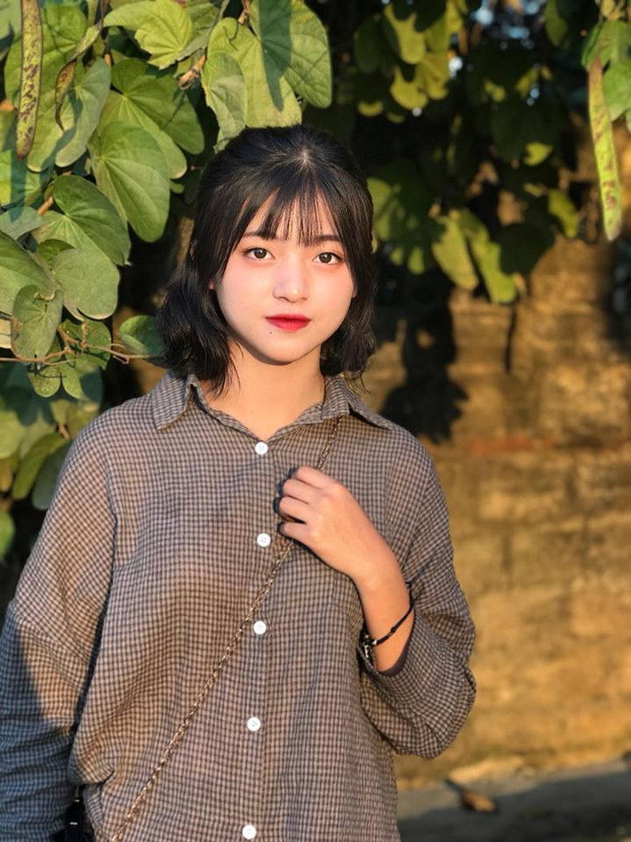 Hương Ly cho rằng, nếu có cơ hội thì mọi người nên dành thời gian để khám phá thế giới, bởi bức tranh rộng lớn ngoài kia có nhiều điều thú vị chờ người đến khai phá. Mỗi một chuyến đi đều mang lại những bài học mà khi đứng yên một chỗ cô sẽ không thể nào biết được.