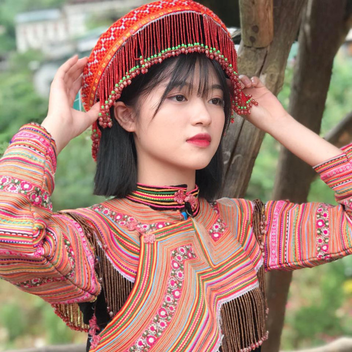 Quan điểm sống của Hương Ly là “sống không hối tiếc”. Theo đó, trong quãng thời gian tươi đẹp nhất của đời người cô cố gắng hết sức để thực hiện những mục tiêu mà bản thân đã đề ra.