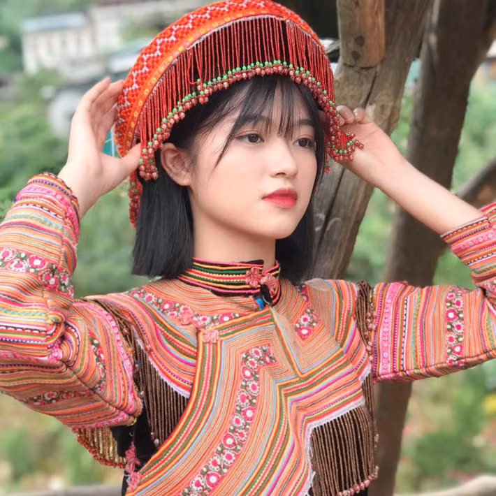 Quan điểm sống của Hương Ly là “sống không hối tiếc”. Theo đó, trong quãng thời gian tươi đẹp nhất của đời người cô cố gắng hết sức để thực hiện những mục tiêu mà bản thân đã đề ra.