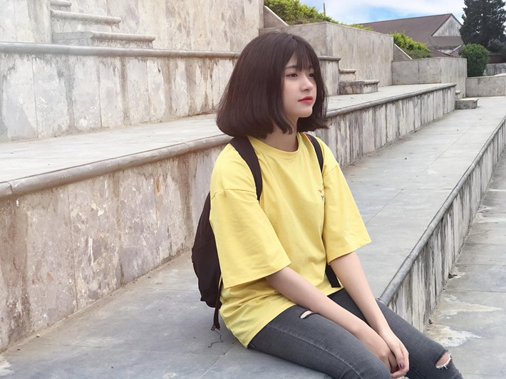 Ngoài ra, Hương Ly cũng rất yêu thích các công việc thiện nguyện, bởi khi giúp đỡ được ai đó cô cảm thấy cuộc sống này trở nên có ý nghĩa hơn.