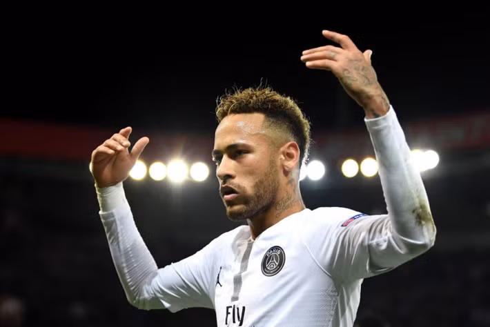 Theo những thông tin từ TF1, PSG đã yêu cầu Neymar sẽ phải trở lại tập trung cùng đội bóng trong những ngày tới. Nếu ngôi sao người Brazil một mực từ chối, những biện pháp trừng phạt sẽ sớm được đưa ra.