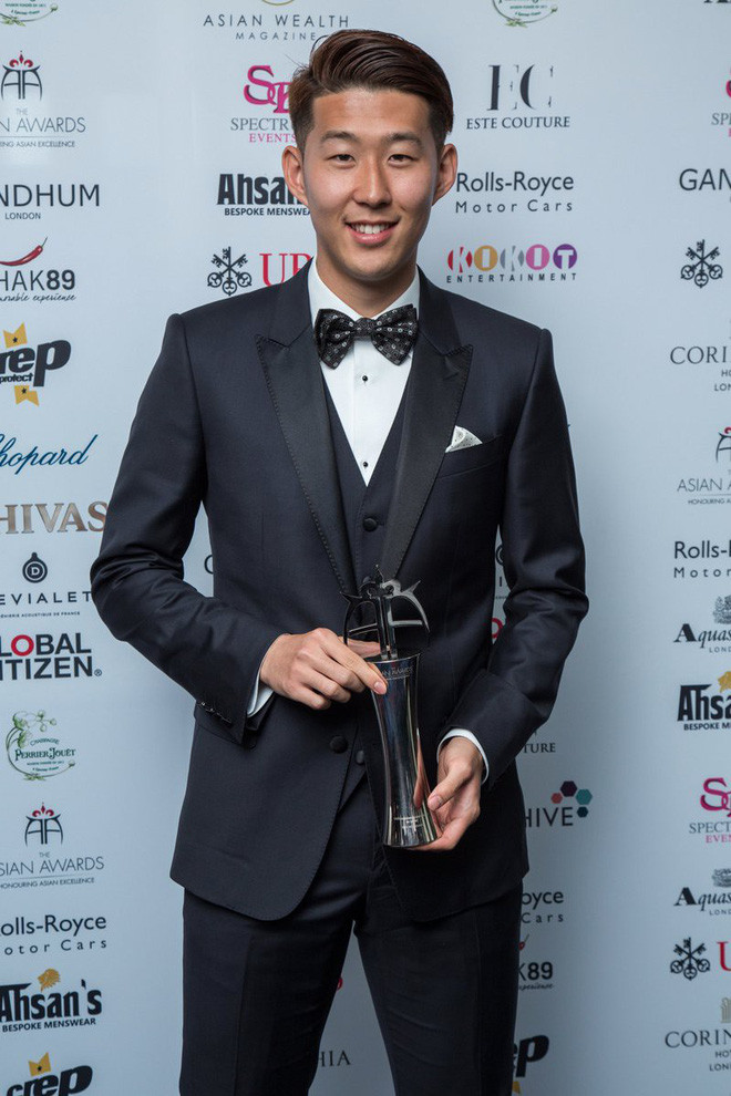 Son Heung-min được mệnh danh là Ronaldo châu Á". Anh chàng này trở thành biểu tượng mới của bóng đá Hàn Quốc. Qua thời gian rèn luyện ở Ngoại hạng Anh, cầu thủ này đang đạt đỉnh cao phong độ, vươn lên tốp những cầu thủ tấn công hay nhất lịch sử bóng đá châu Á.