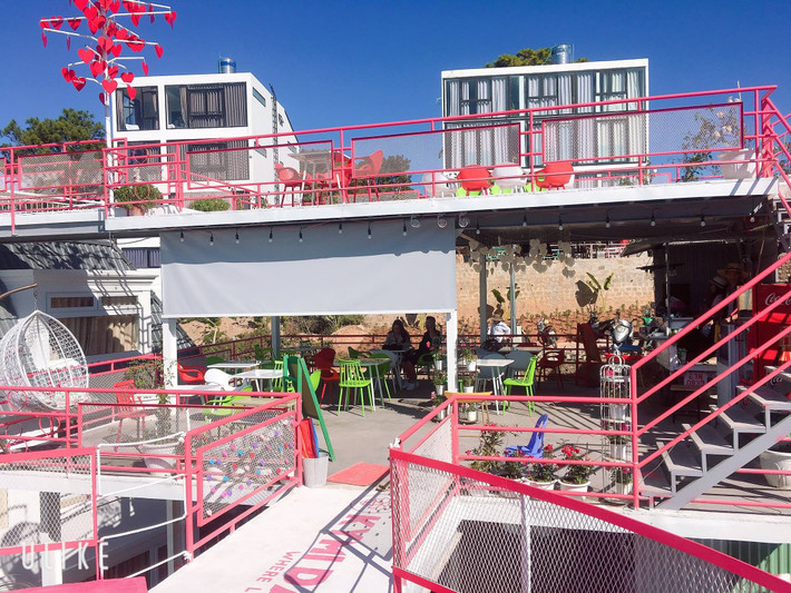 Dù mới chỉ xuất hiện chưa lâu nhưng cây cầu trái tim ở Đà Lạt cũng đã thu hút nhiều bạn trẻ đến check-in.