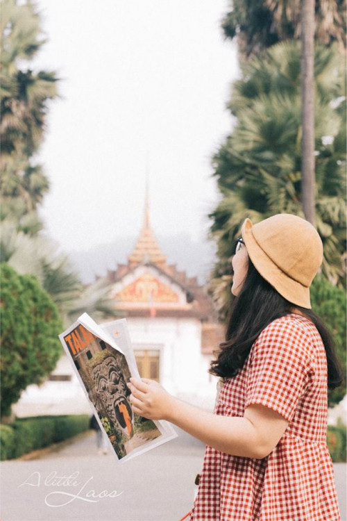 Đến Luang Prabang, nhóm bạn của Cẩm Nhung được trải nghiệm văn hoá ẩm thực đường phố ngay tại các khu chợ tự phát hay trong những sạp hàng đầy màu sắc ở chợ đêm.