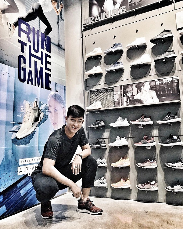 Dù đã là "hoa đã có chậu" nhưng "chàng trai vàng trong làng thể thao Việt" vẫn chưa hề có dấu hiệu hạ nhiệt. Những hình ảnh về nhan sắc Hoàng Nam vẫn thu hút nhiều sự quan tâm từ cộng đồng mạng.