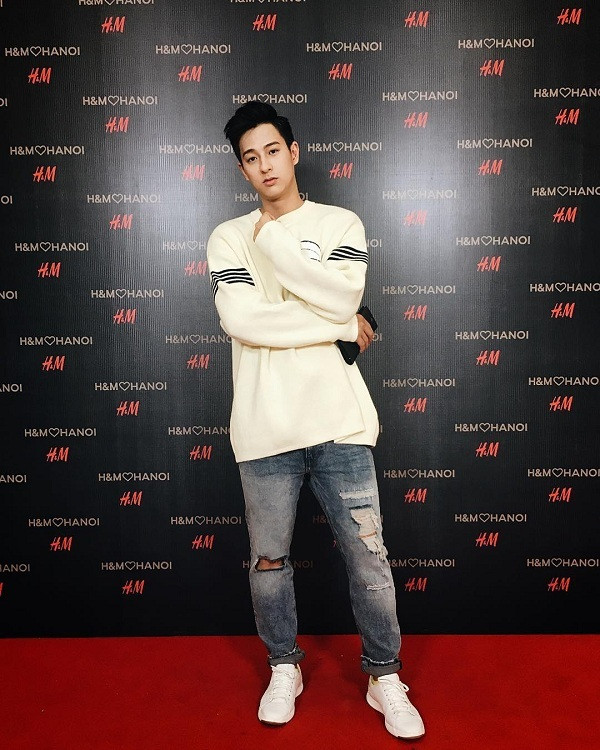 Chiều cao 1m83, vóc dáng cân đối săn chắc cùng gương mặt điển trai, đầy nam tính, quả không sai khi Hồng Nam được xem là một trong những vận động viên có nhiều fan nữ nhất làng thể thao Việt.