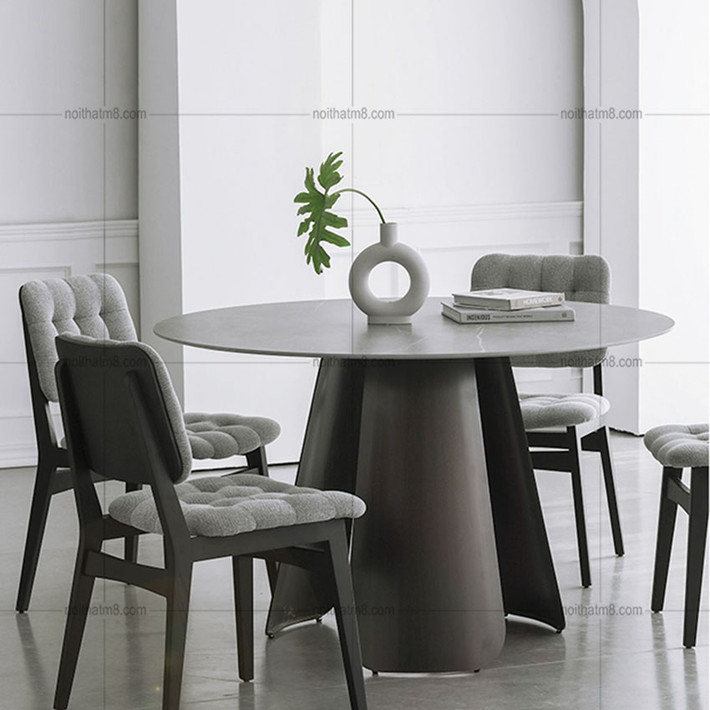 Đại dịch có vẻ khiến nhiều người tròn trịa, mềm mại hơn và đồ đạc trong nhà cũng đang phản ánh xu hướng đó. Các đường nét và bố cục trong nhà đang được làm mềm đi bằng các đồ nội thất không góc cạnh.