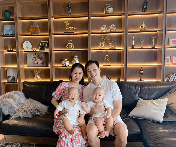 Sau khi đón 2 con song sinh chào đời, vợ chồng MC Thành Trung chuyển nhà mới là một căn penthouse thuộc khu chung cư cao cấp ở Hà Nội. Ảnh: FBNV