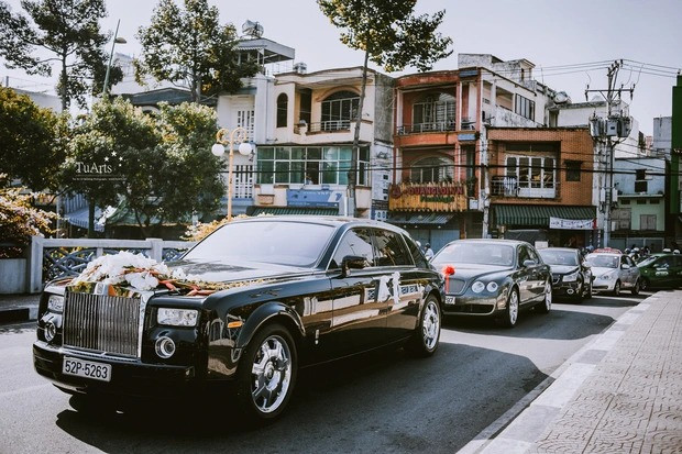 Theo tiết lộ, cô dâu là con của một đại gia người Nam Định còn chú rể là doanh nhân thành đạt tại TP HCM. Ảnh: TuArts