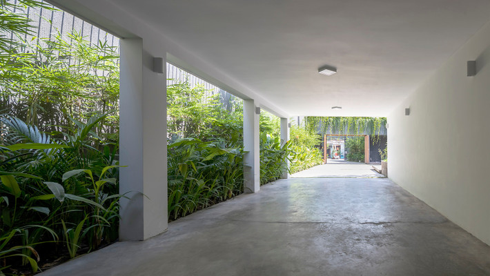  Căn nhà rộng rãi, ngập tràn ánh nắng và cây xanh giúp các thành viên trong gia đình nghỉ ngơi và thư giãn. Nguồn ảnh: MM architects / Mimya