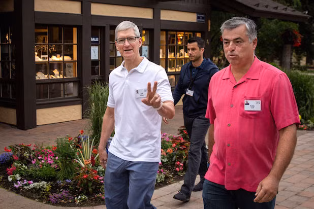 Tháng 7 hàng năm, một số tỷ phú danh tiếng và và giám đốc cấp cao từ các tập đoàn công nghệ lớn đến dự hội nghị tại khách sạn Sun Valley (Idaho, Mỹ).