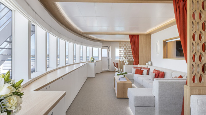Đây là du thuyền hai thân, có thiết kế sang trọng chẳng kém một khách sạn cao cấp. Ảnh: BI