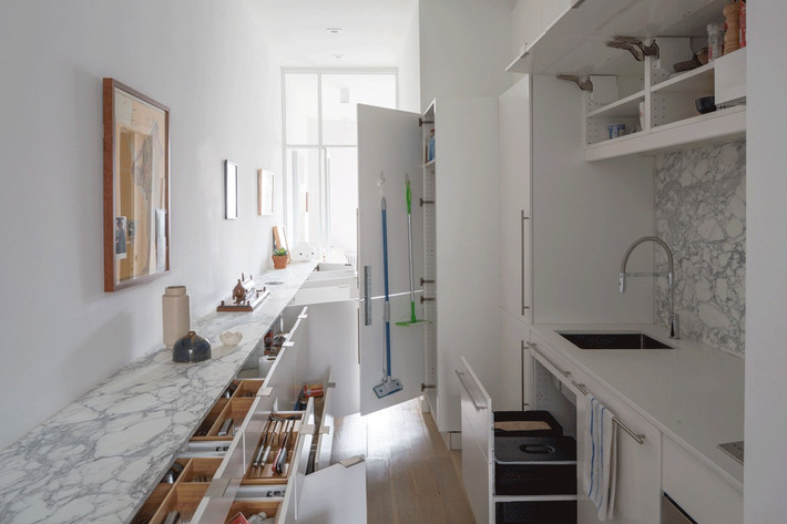 Chỉ 48m2 nhưng căn hộ nhỏ xinh đã có sự biến hình ngoạn mục, phù hợp với cuộc sống của cặp vợ chồng trẻ. Nguồn ảnh: Archdaily.