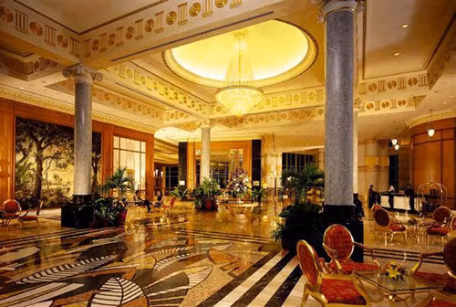 Để nghỉ tại khách sạn cao cấp này, bạn phải bỏ ít nhất từ 260 - 300 USD/đêm (tương đương 6-7 triệu đồng). Nguồn ảnh: Agoda.